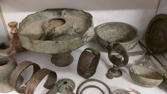 Hidden Chamber at 11 m: Gold Coins Found with the Delta Ranger